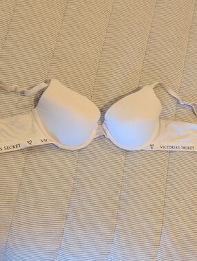Victoria's Secret White T-Shirt Bra